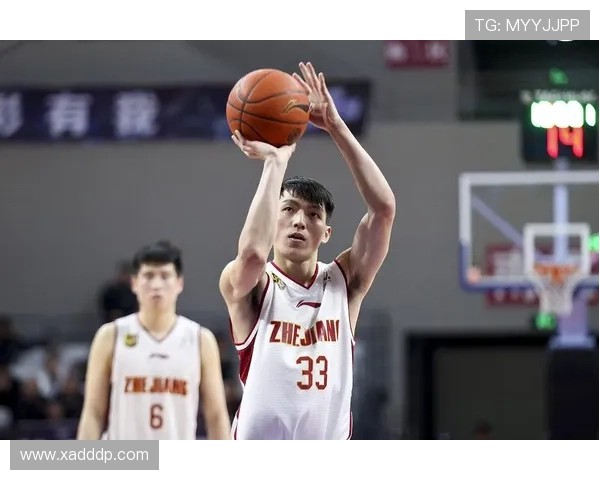 北京篮球队以79分稳居精英赛积分榜首位竞争激烈引人关注 北京篮球队以79分稳居精英赛积分榜首位竞争激烈引人关注