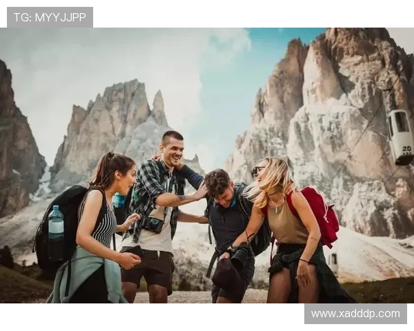 足球明星与网红同框合影瞬间揭秘引发热议的时尚潮流与社交媒体影响力